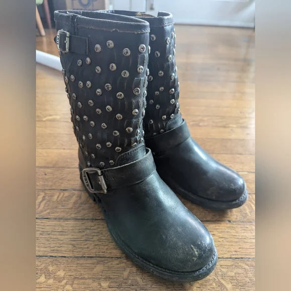 Frye Jenna Distressed Stud Short Moto Black boots in size 5.5 - Picture 9 of 12